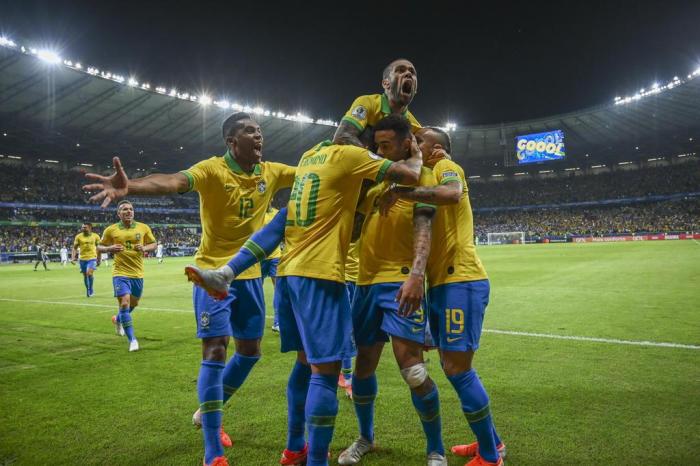 Brasil vence a Argentina por 2 a 0 e passa para final da Copa América