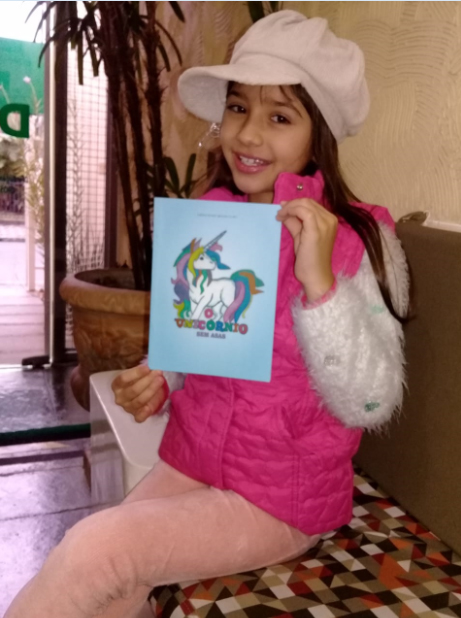 Autora de 8 anos lança livro infantil