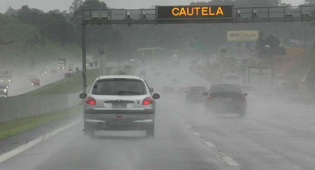 Período de neblina requer mais atenção na estrada