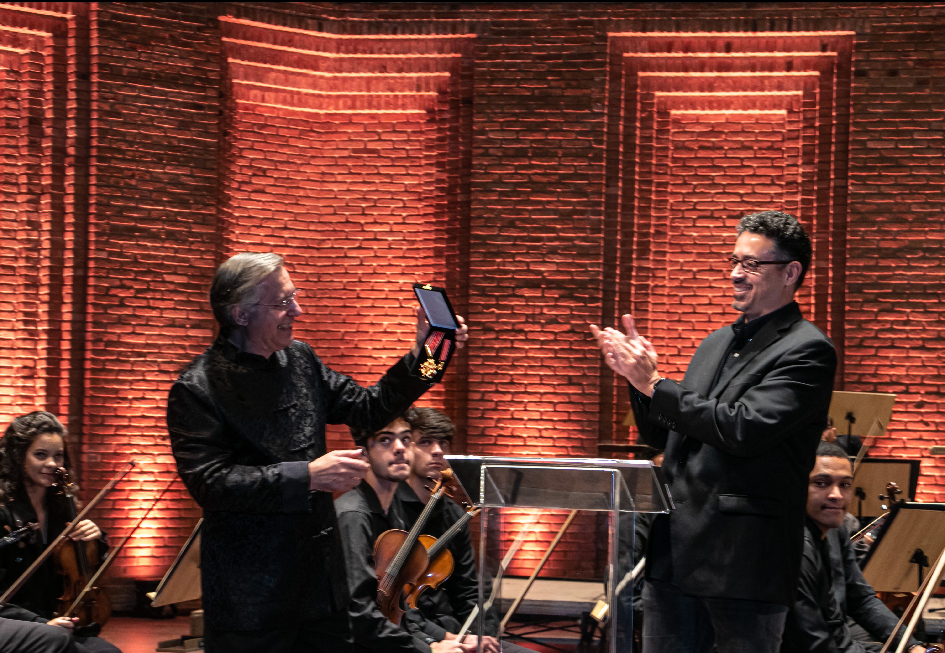 Sérgio Sá Leitão entrega grau de Comendador da Ordem do Ipiranga ao pianista Arnaldo Cohen