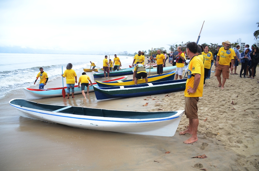 22ª edição da tradicional Corrida de Canoa Caiçara acontece dia 21 na Praia do Centro