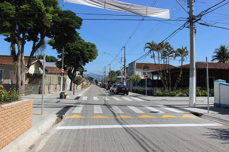 Seresteiros se apresentam nas ruas de Quiririm