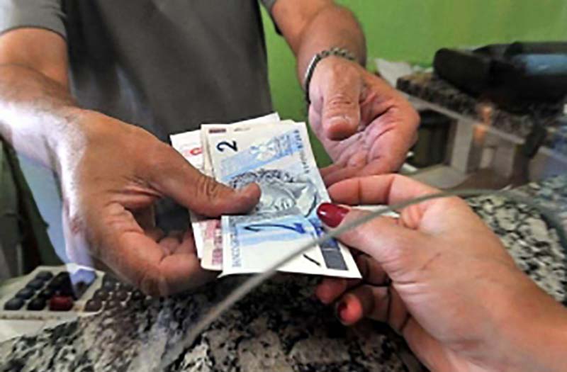 Quase 10 milhões de pessoas usarão dinheiro do FGTS para pagar dívidas