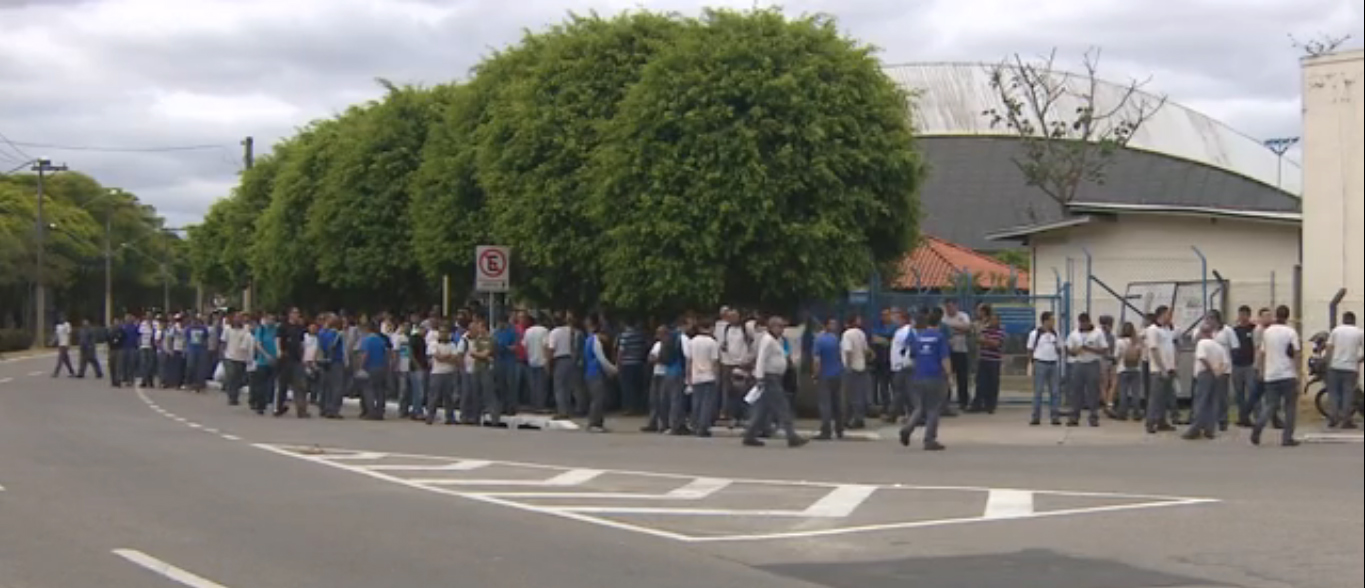 Funcionários da Embraer voltam ao trabalho