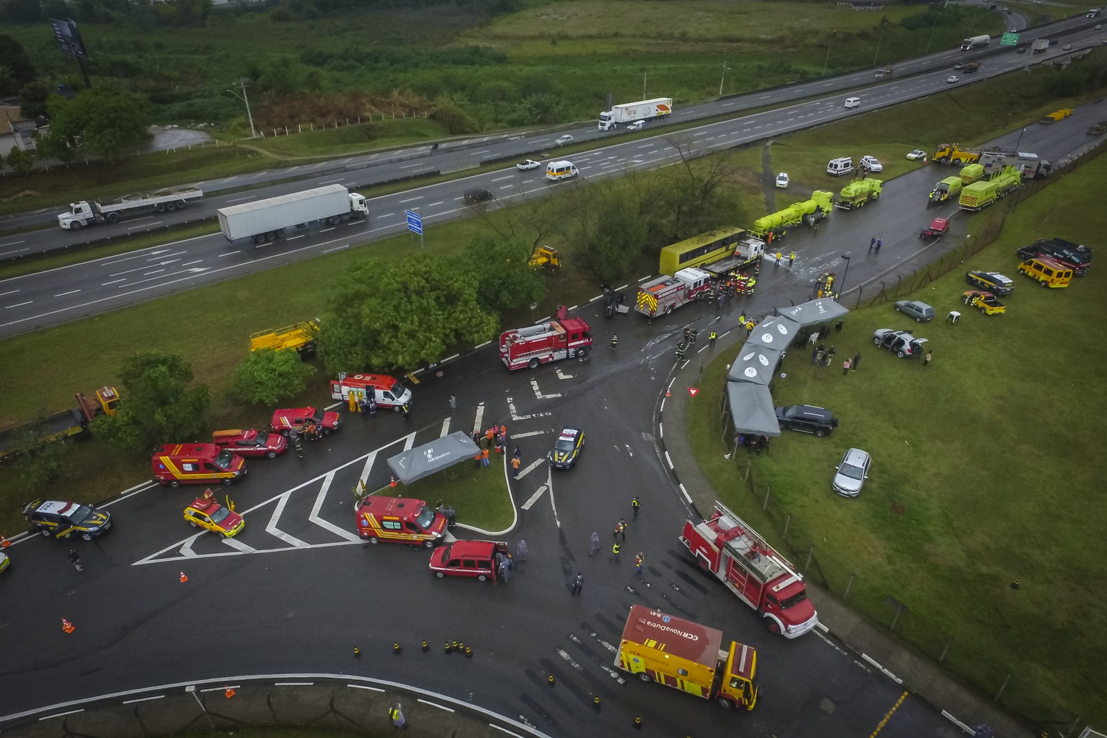 Via Dutra recebe mega simulado com múltiplas vítimas e produto químico  em São José dos Campos