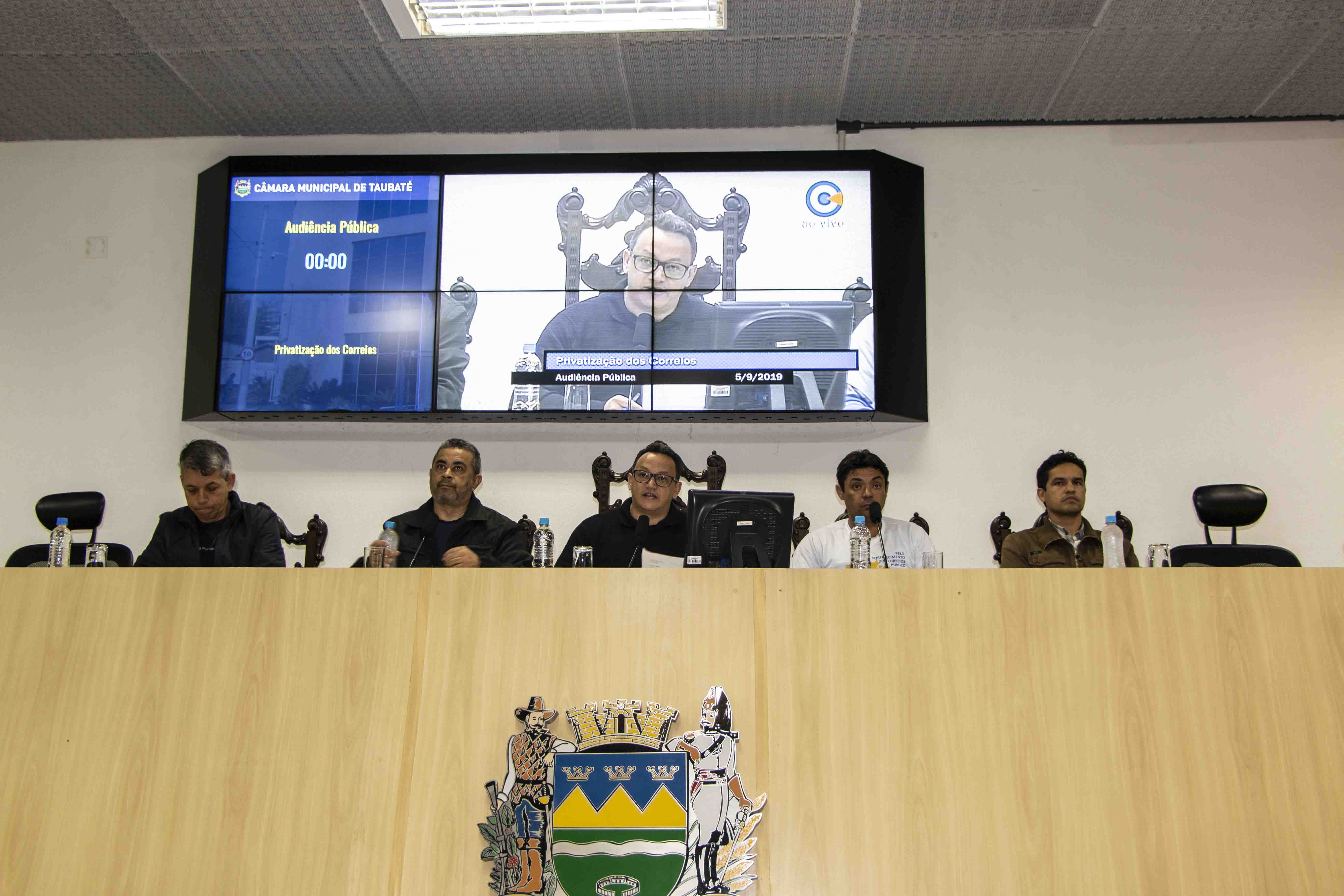 Privatização dos Correios gera debate na Câmara de Taubaté