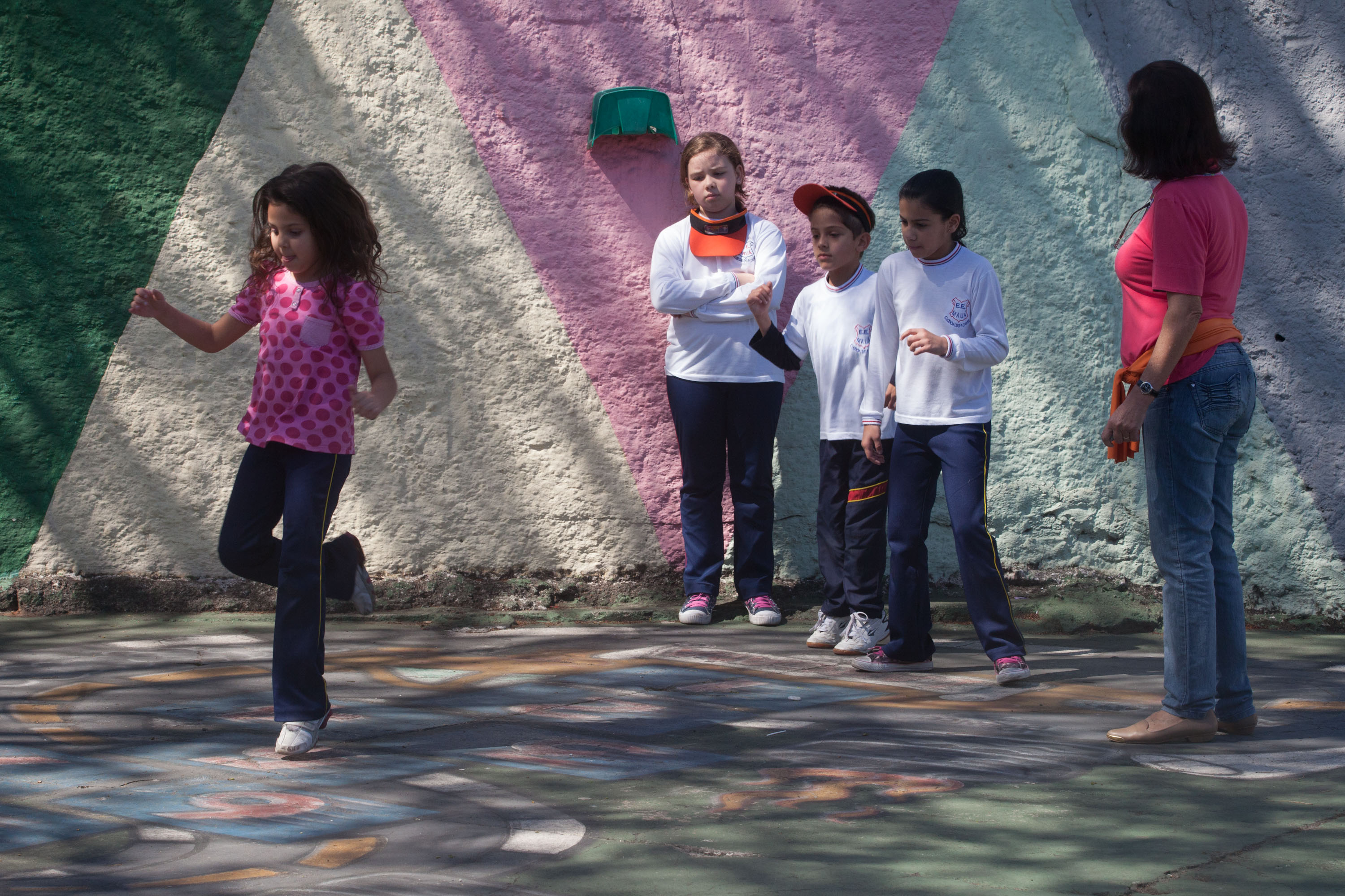 Governo  autoriza contratação  de mais de 2,2 mil agentes  de organização escolar