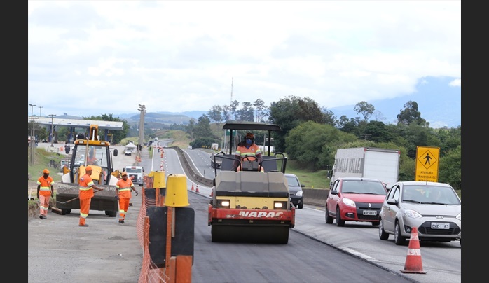 Dutra em Jacareí recebe serviços de recuperação de pavimento