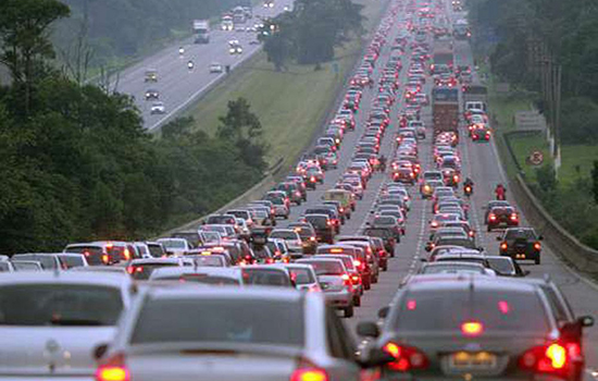 Rodovias do DER recebem mais de  1 milhão de veículos no feriado prolongado