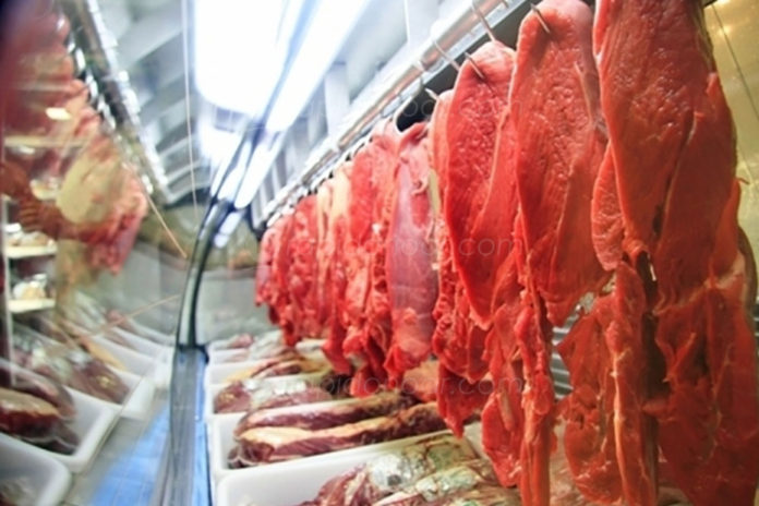 Alta das carnes pressiona e inflação no Brasil tem maior novembro em 4 anos