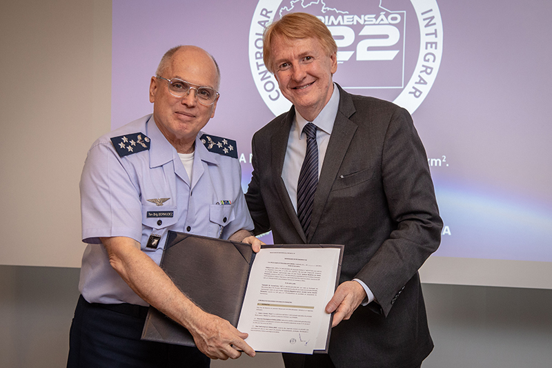 Embraer e Força Aérea Brasileira estudam desenvolvimento conjunto de nova aeronave leve de transporte militar