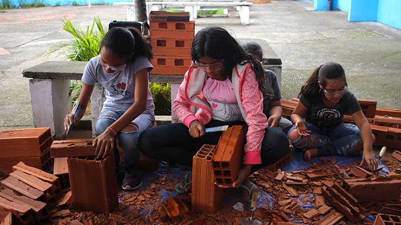 ‘Projeto Morrinho’ leva oficinas artísticas e audiovisuais a jovens