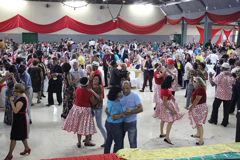 Projeto Conviver reúne 1.200 idosos  em festa de encerramento