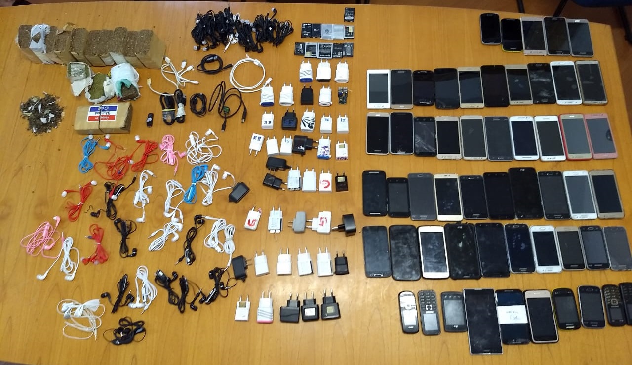 Agentes da SAP apreendem mais de  3 quilos de drogas e 175 eletrônicos em presídios do Vale