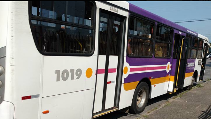 ABC pára sem avisar, Uber triplica preço e trabalhador espera na chuva