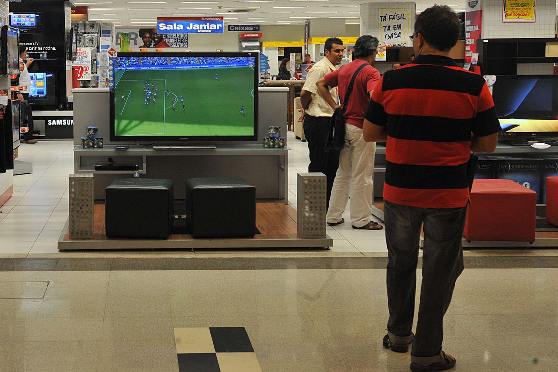 Confiança do consumidor recua 1,2 ponto em janeiro