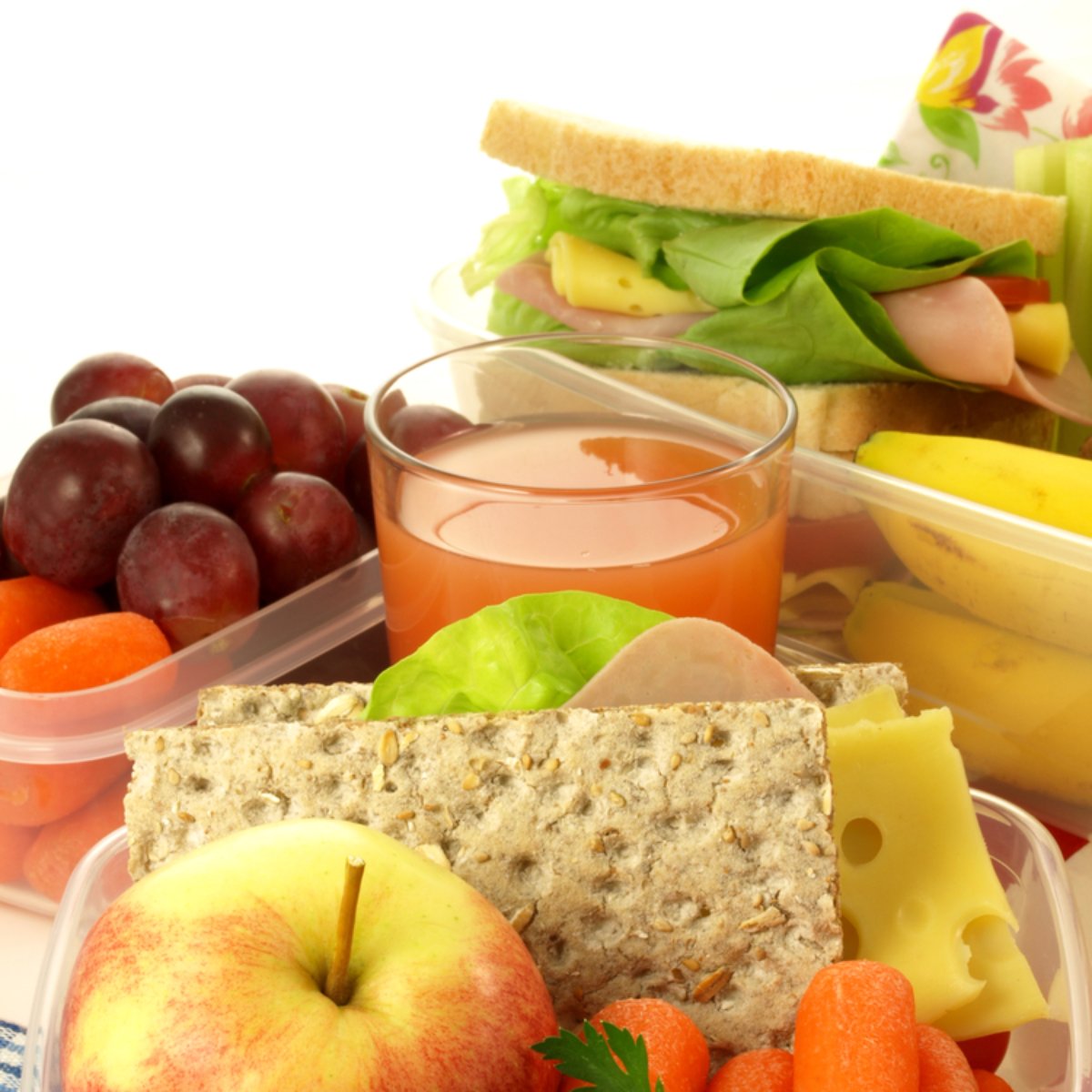 Nutricionista do HCor dá dicas para o consumo de alimentos saudáveis em praias e piscinas durante o verão