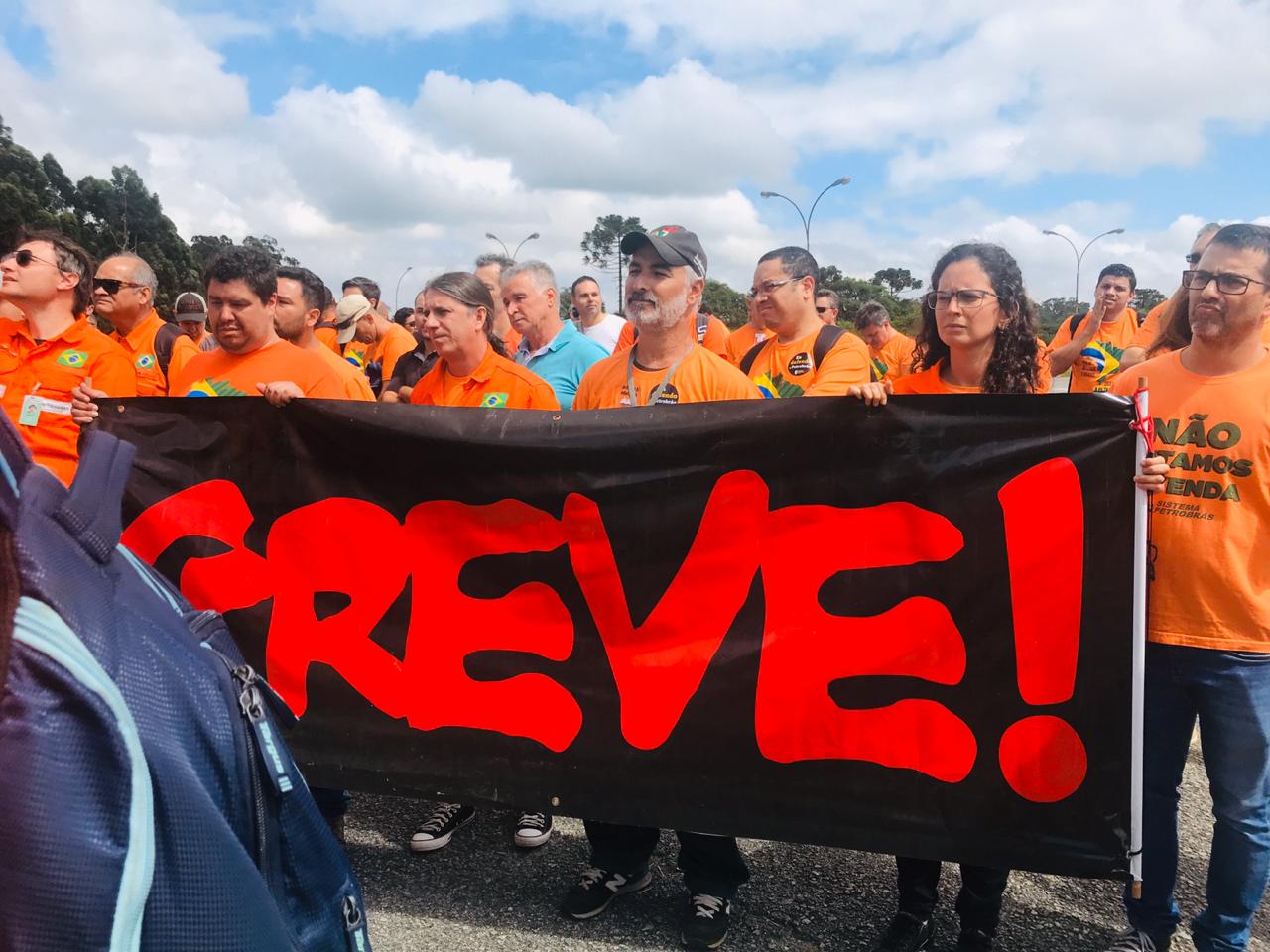 Paralisação mobiliza mais de 20 mil petroleiros em 113 bases da Petrobras