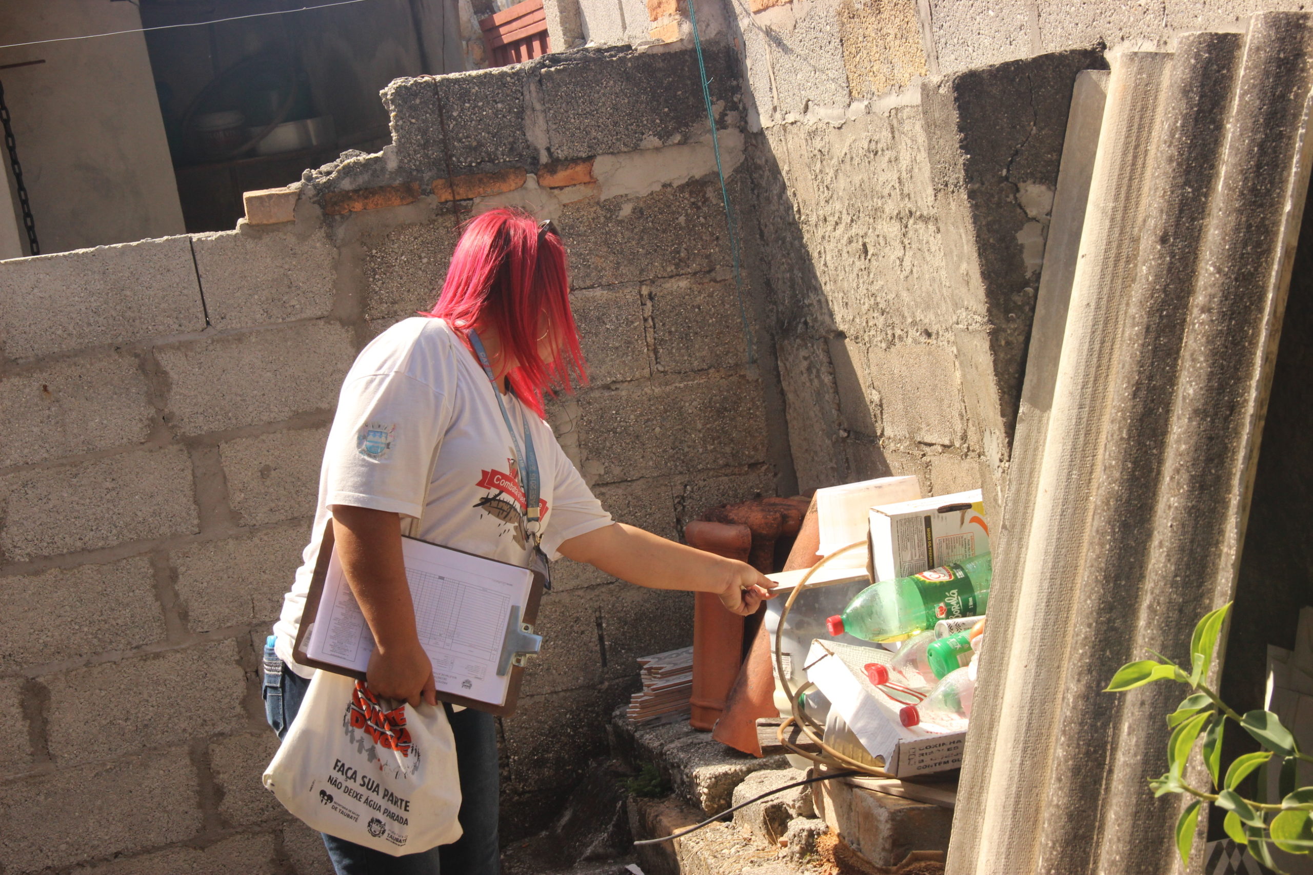 Plásticos, baldes e pneus lideram lista de criadouros em Taubaté