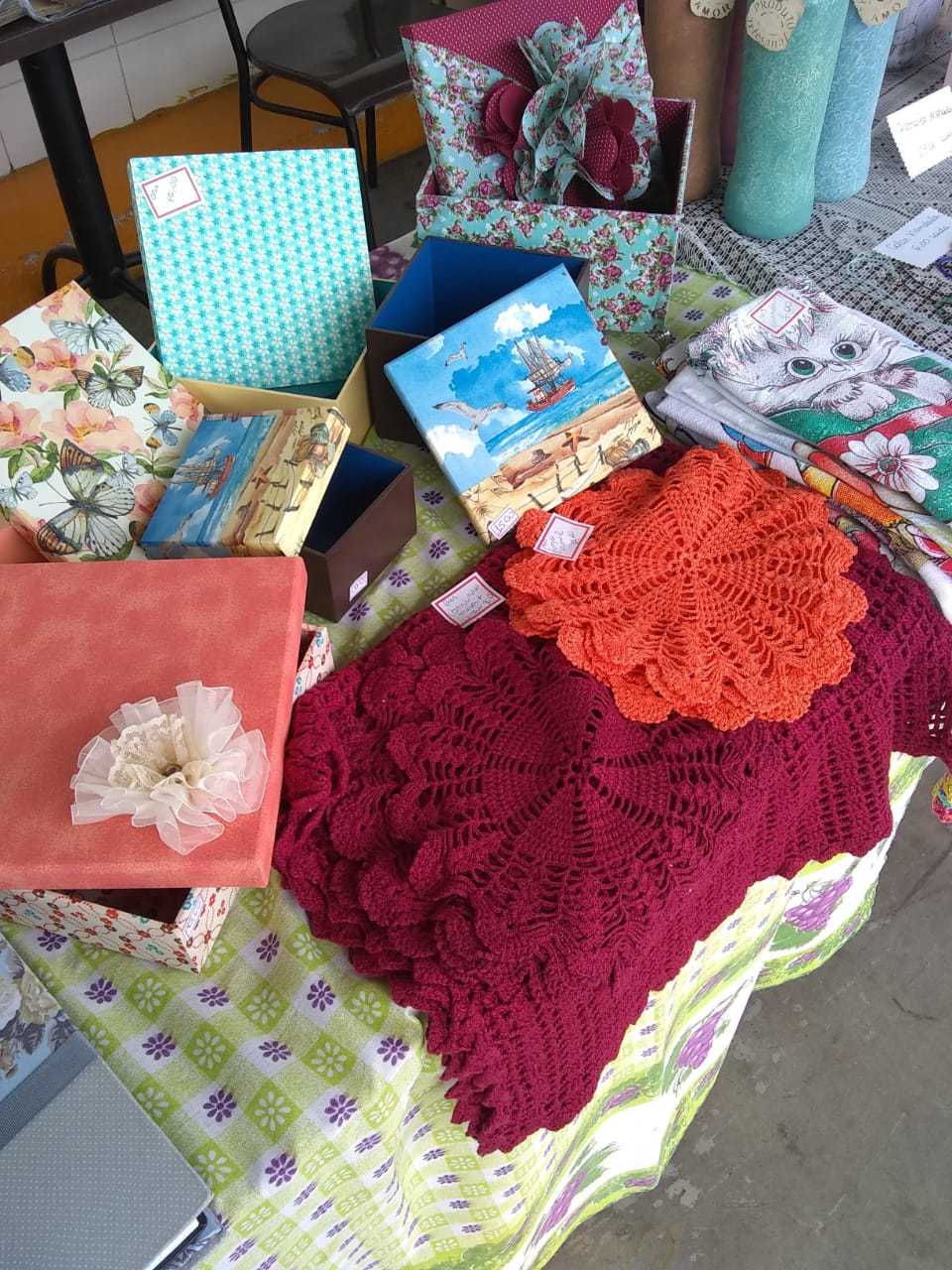 Alunas do Fussta e Escola do Trabalho promovem feira de artesanato