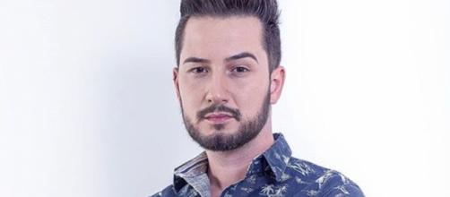 Cantor sertanejo Glaucio Lopes morre após cair no mar em Paraty