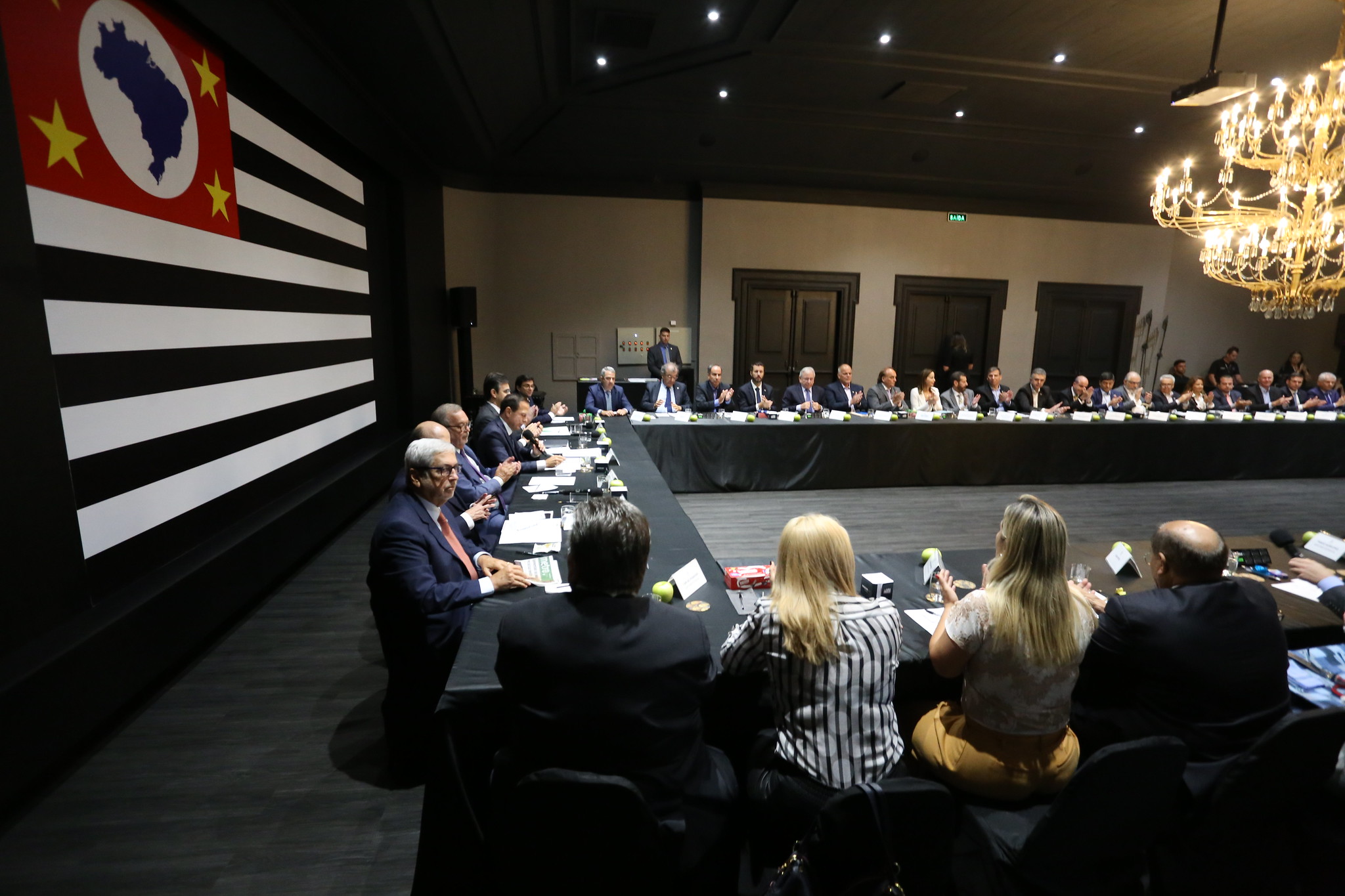 Governo de SP aumenta em até 12,84% salários de professores da rede estadual