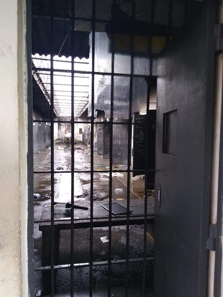 Rebelião nos presídios deixa alas destruídas