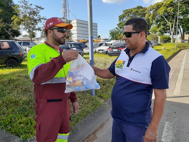 CCR distribui diariamente 10 mil kits de higienização para caminhoneiros em rodovias