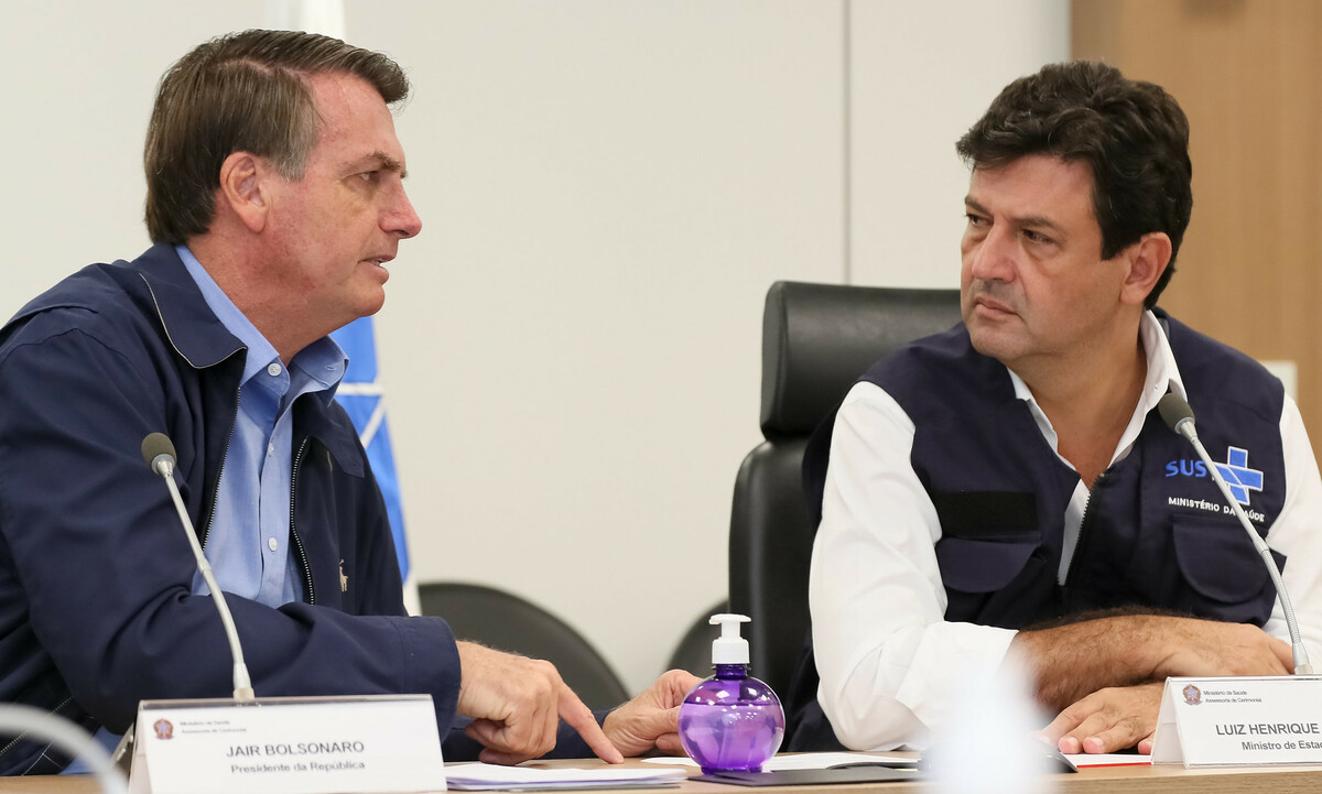 Mandetta avisa equipe que será demitido e que Bolsonaro procura substituto