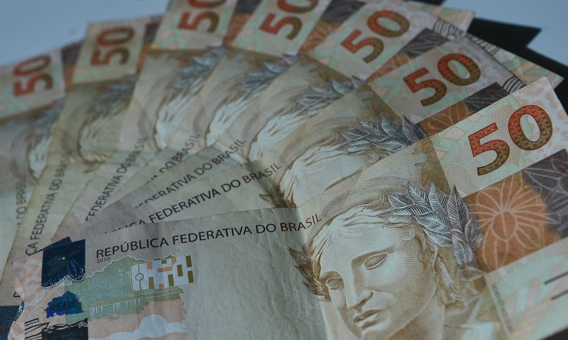 Lula confirma aumento do salário mínimo para R$ 1.320 em maio