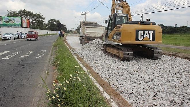 Obras interditam trecho da Av. Charles Schnneider