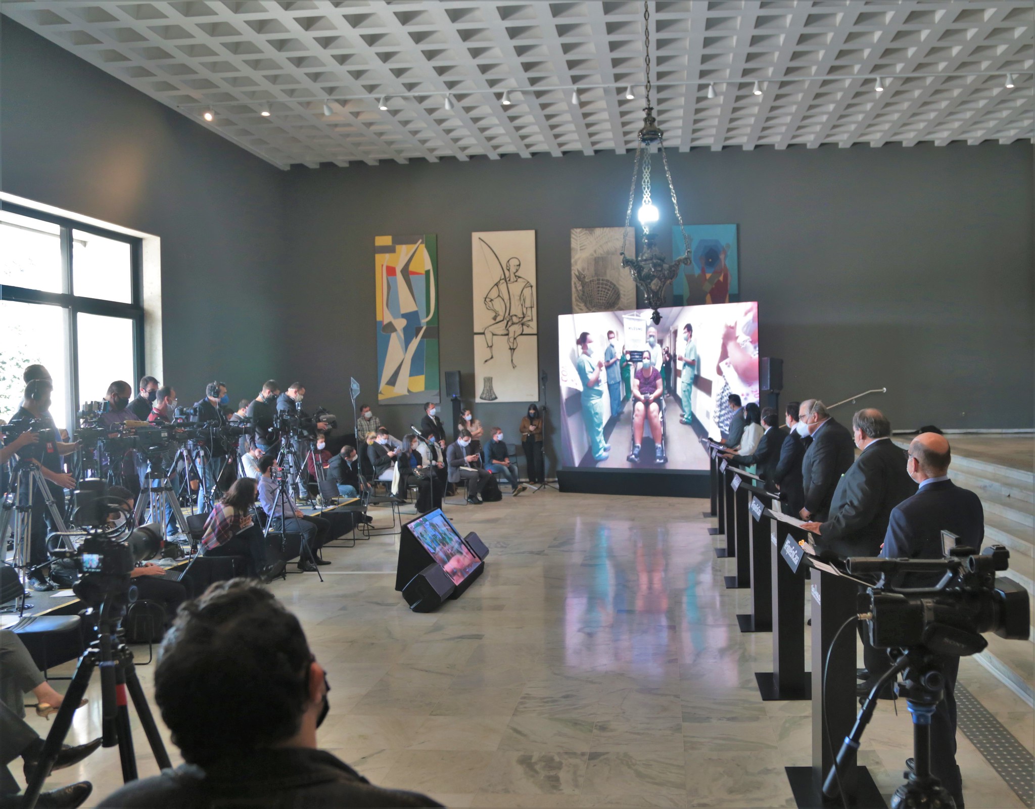 Governo de SP vai contratar 4.500 leitos da rede privada para atender Coronavírus