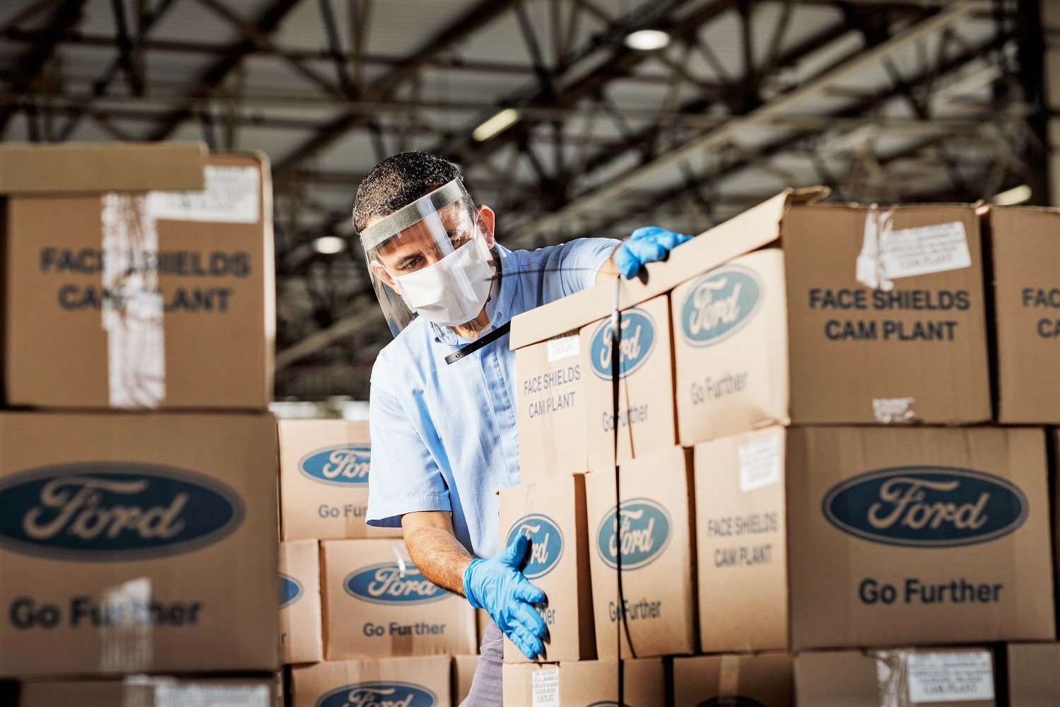 Ford entrega o primeiro lote de 35.000 máscaras produzidas na fábrica de Camaçari