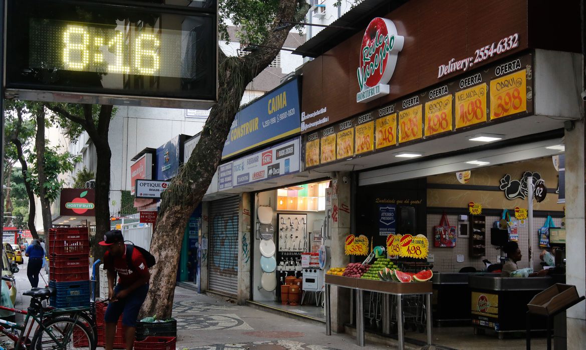 Vendas no varejo têm queda de 31,8%