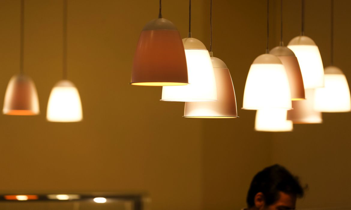 SP: Reclamações sobre conta de energia sobem 373% em junho