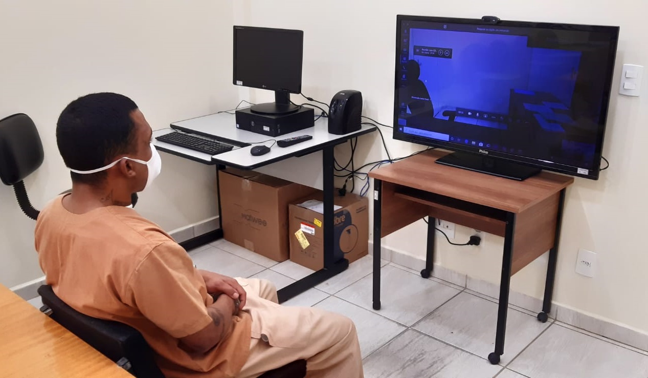 Teleaudiências crescem 4,5 vezes e atingem 100% das prisões de SP