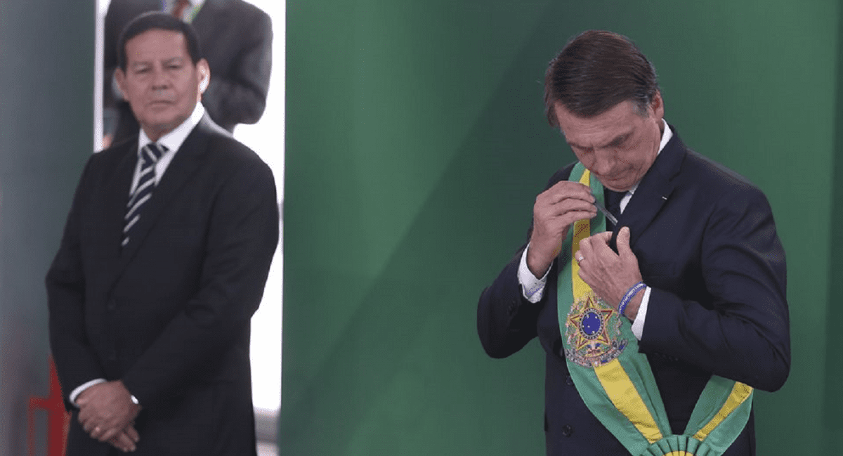TSE começa a julgar ações que podem cassar Bolsonaro e Mourão