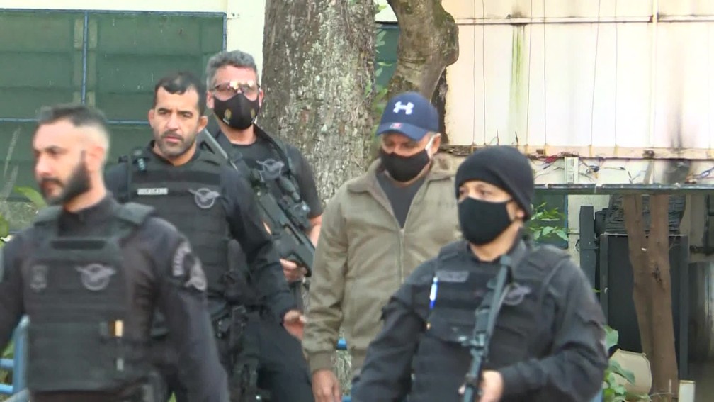 Fabrício Queiroz, ex-assessor de Flávio Bolsonaro, é preso em Atibaia-SP