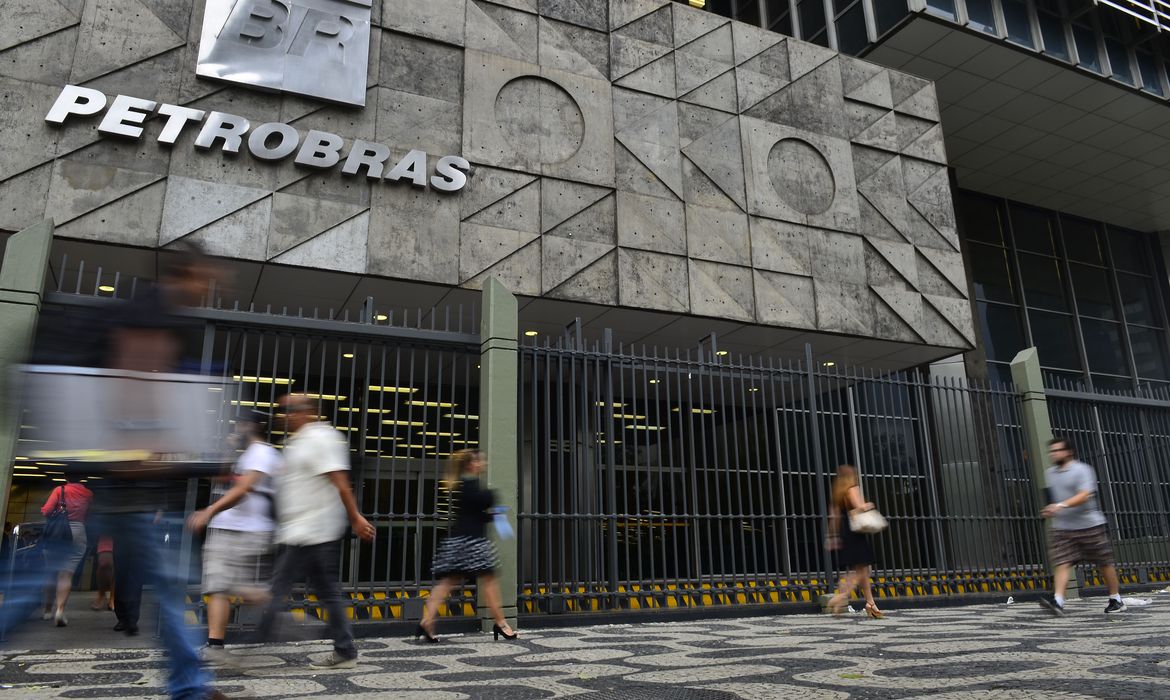 CVM abre processos contra a Petrobras após renúncia de presidente