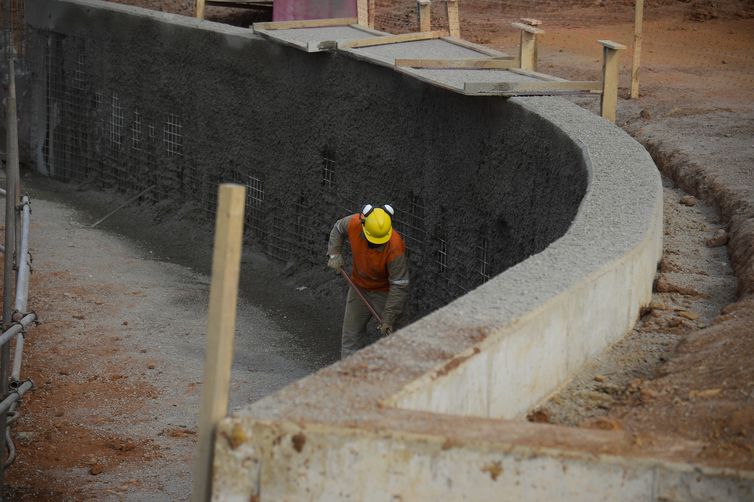 Justiça impede fim de auxílio para atingidos pelo desastre de Mariana