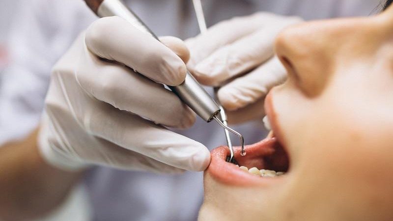 Pesquisa mostra que 82% dos dentistas brasileiros estão atuando, mesmo em meio à pandemia
