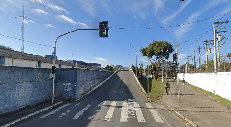 Viadutos sofrem interdições para vistorias hoje