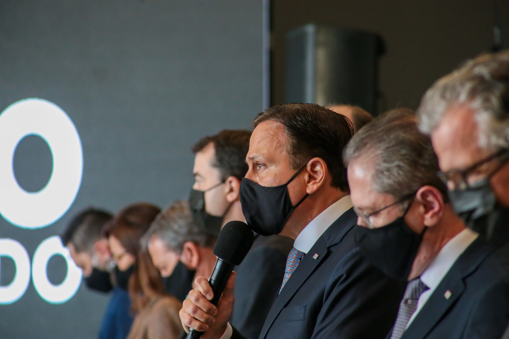 Taubaté e mais oito regiões avançam para a fase amarela