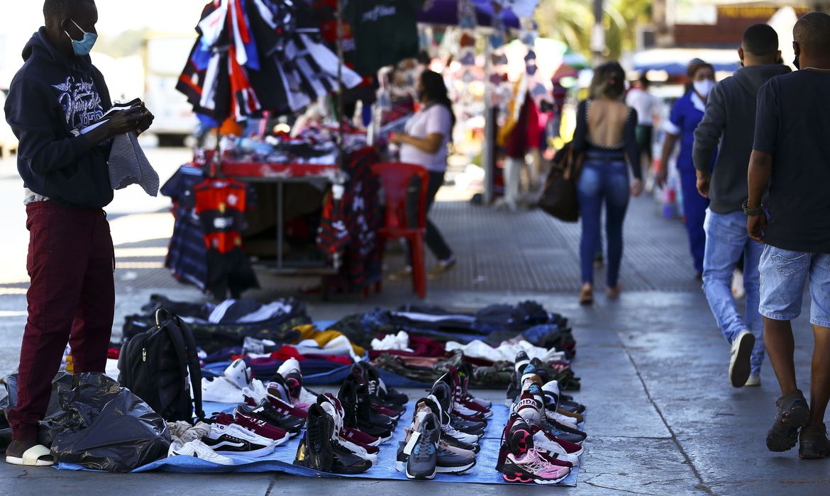 População desocupada sobe para 12,4 milhões em julho, diz IBGE