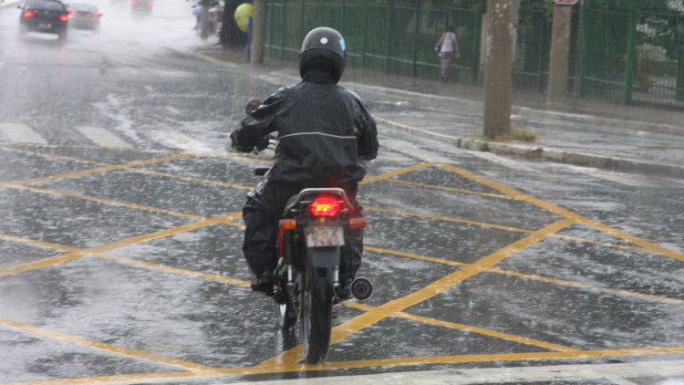 Governo do Estado vai capacitar motofretistas, facilitar compra de motos e regularizar documentos em SP