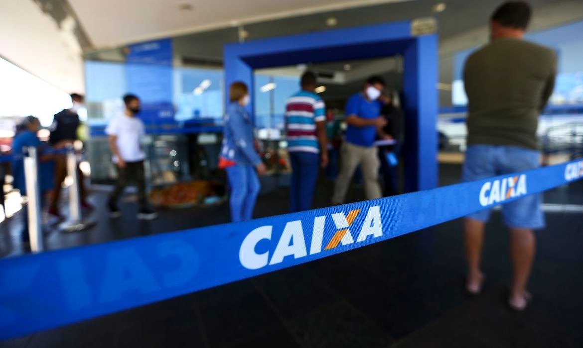 Caixa abre hoje 770 agências para pagar auxílio emergencial e FGTS