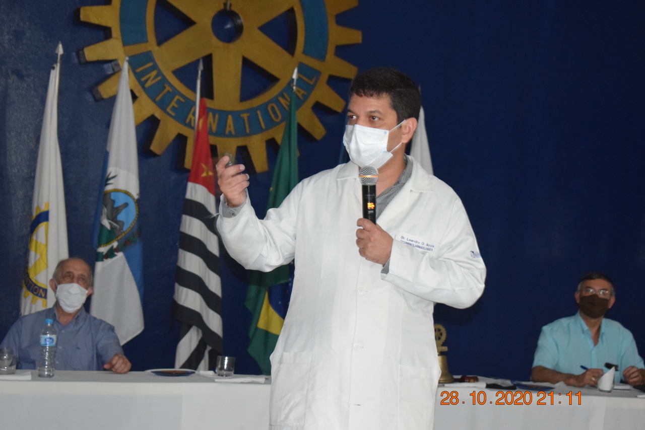 Rotary Club de Taubaté promove palestra sobre surdez e problemas auditivos