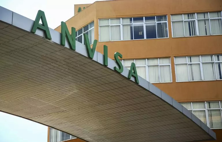 Incor pede autorização à Anvisa para testes clínicos de vacina spray