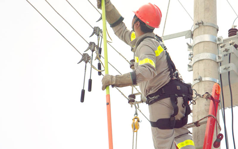Manutenção na rede elétrica interdita trânsito na região central hoje e amanhã