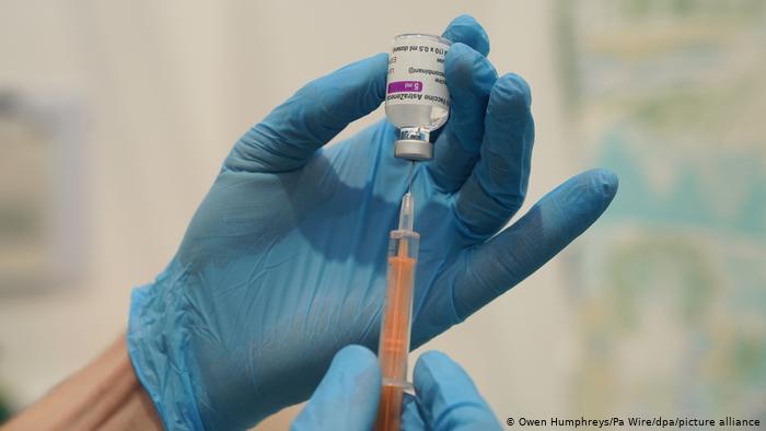 Comissão alemã recomenda vacina de Oxford só para quem tem até 65 anos